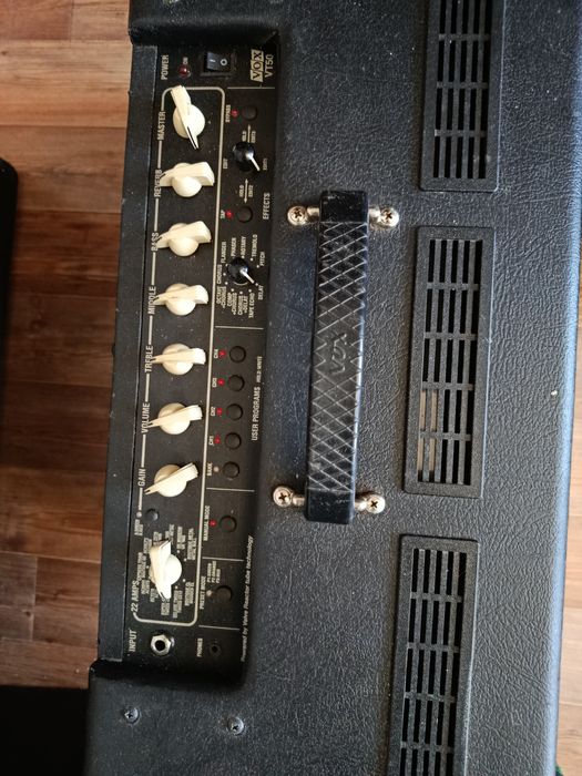 Продам комбо усилитель vox VT50