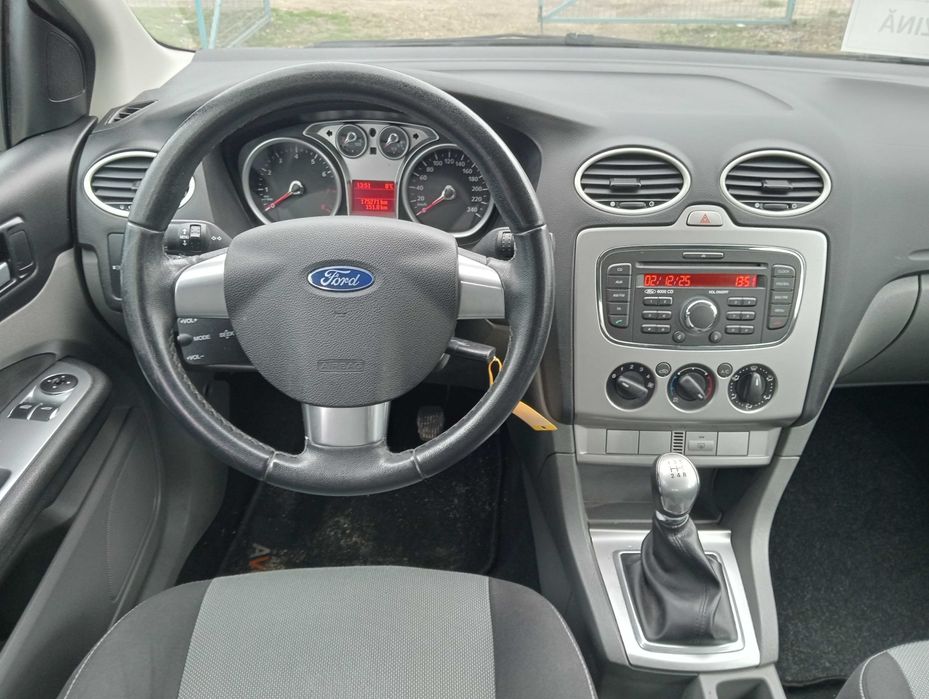 Ford Focus 1;6 Benzina  2011 CASH sau RATE