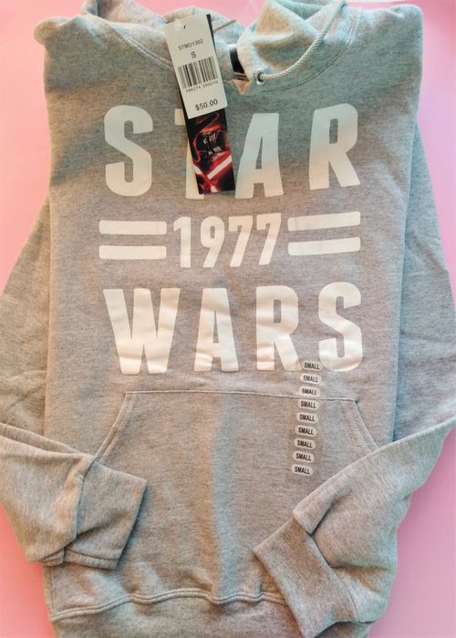Спортни дрехи Nike, UFC ,суитшърти Star Wars ,Friends и др.