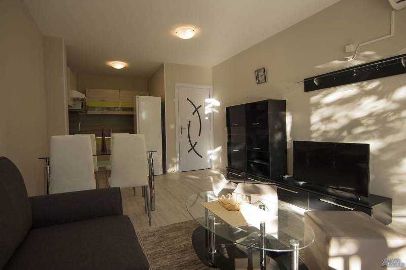 Двустаен апартамент в Братя Миладинови