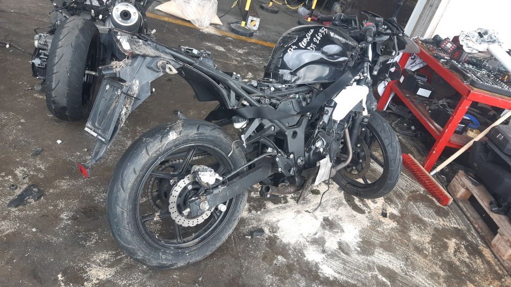 Мотоциклет Кавазаки Нинджа 250(Kawasaki ninja 250 i)-на части