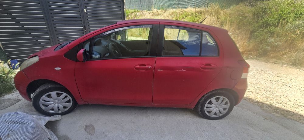 Toyota Yaris 1.0 бензин, 2011 г