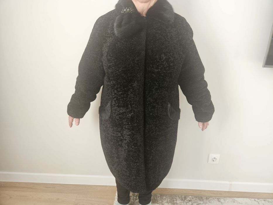 Продам женскую шубу каракуль