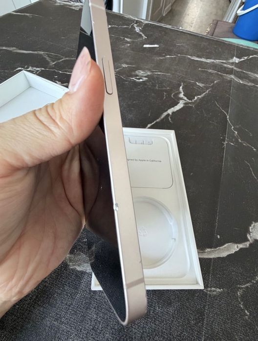 Продам iPhone 13 256 ГБ айфон 13