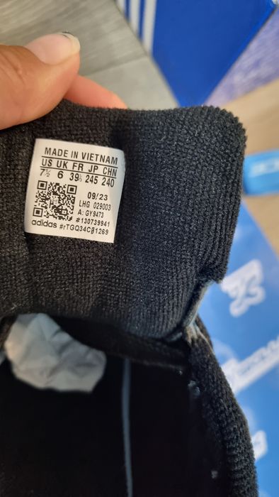 Продам ботинки кроссовки