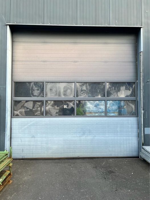 Usa poarta sectionala industriala garaj hala H 410 x L 404