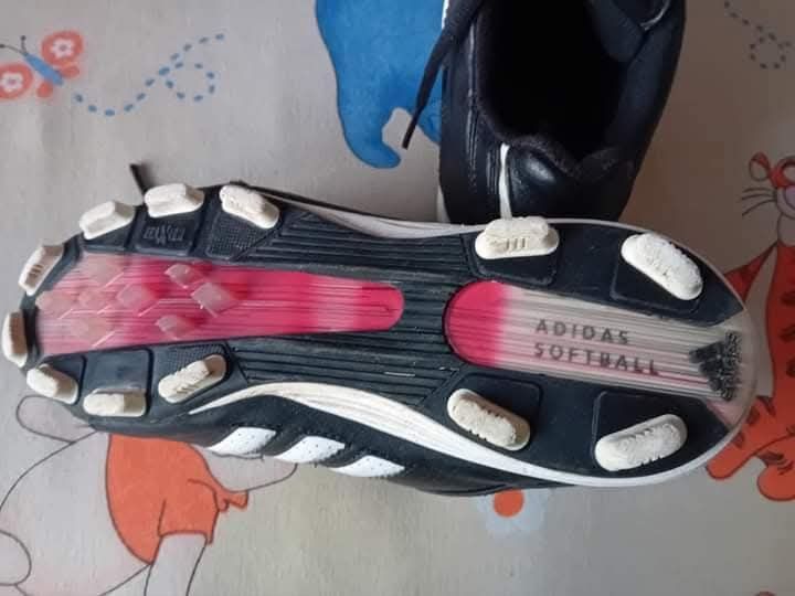 Детски бутонки "Adidas ", в идеално състояние.