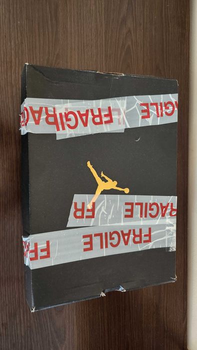 Air Jordan 11 Low IE Bred