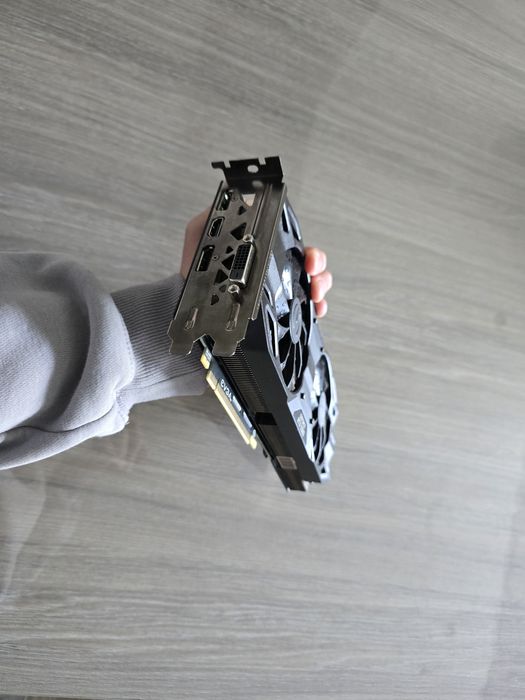 **ТОП ЦЕНА** Продавам EVGA GeForce RTX 2060 SUPER (8GB GDDR6)