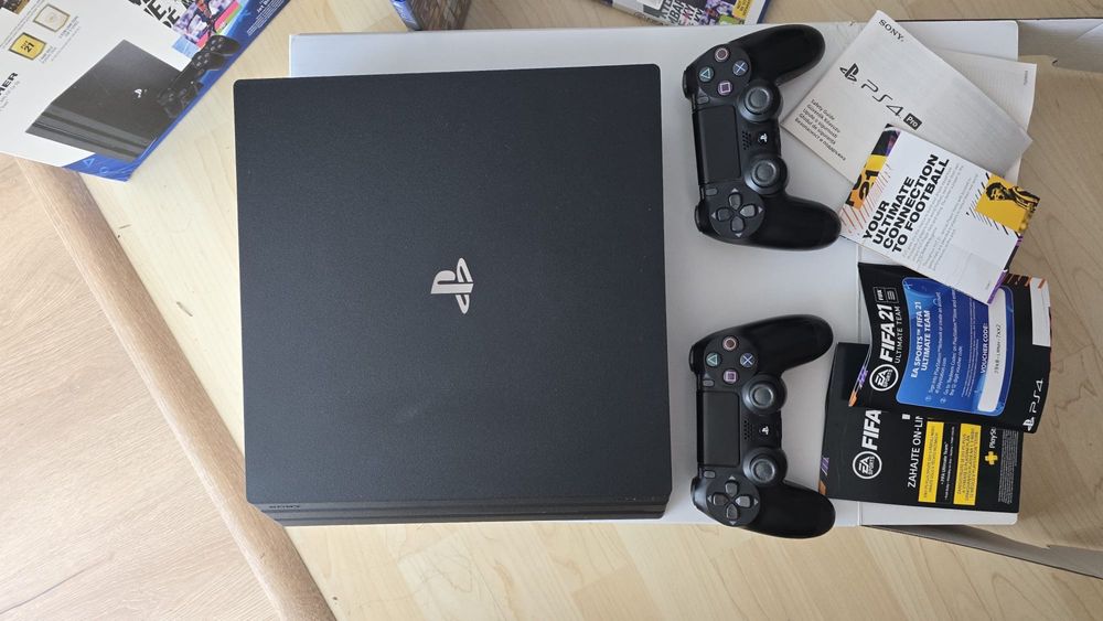 PlayStation 4 Pro 1TB + 2 controllere + 4 jocuri