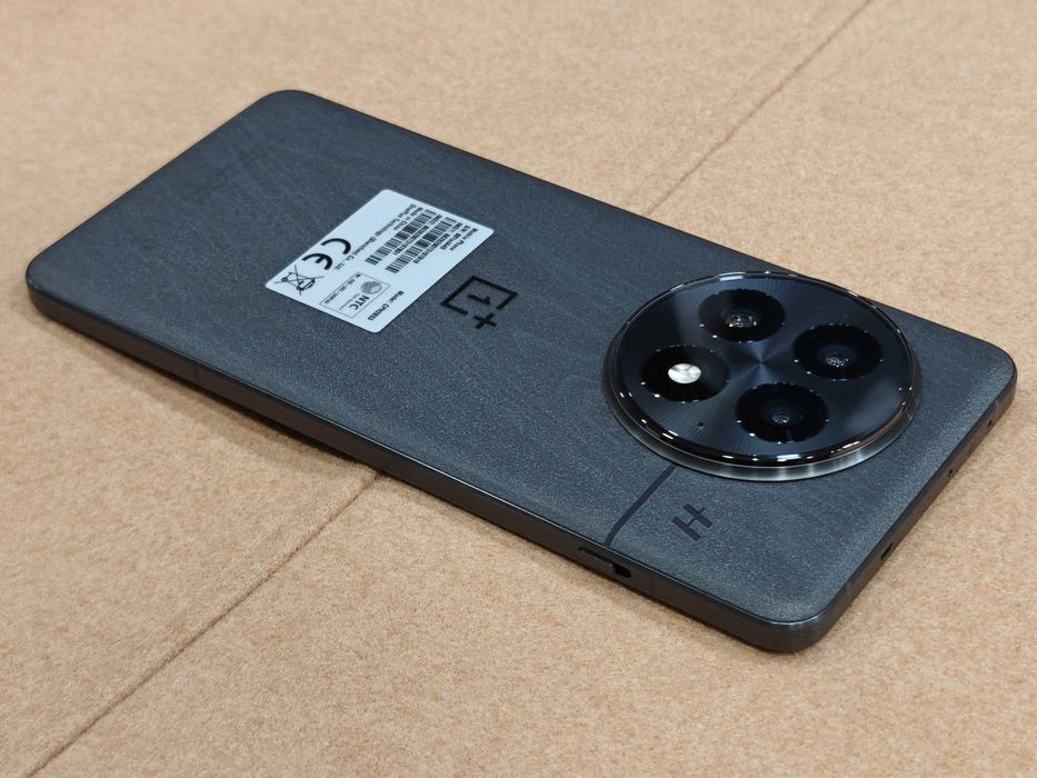 Нов Глобален OnePlus 13 12/256 черен; SD8 Elite; Hasselblad 3x50mpx