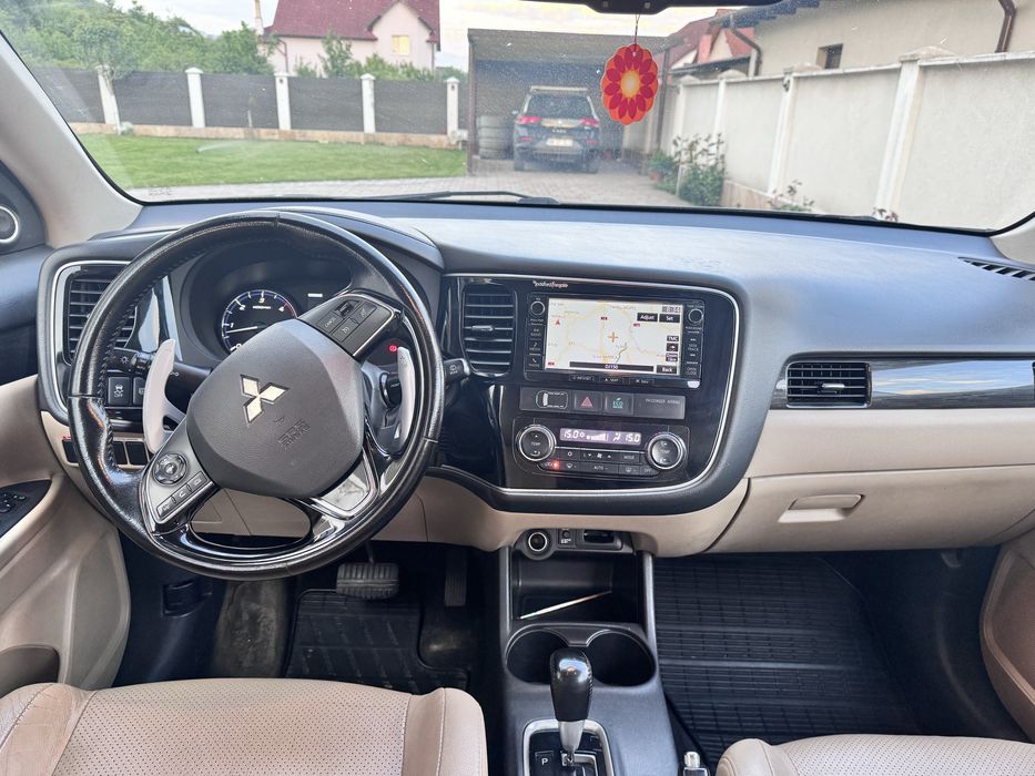 MITSUBISHI OUTLANDER 2.2 DiD Automat 2016 Variante