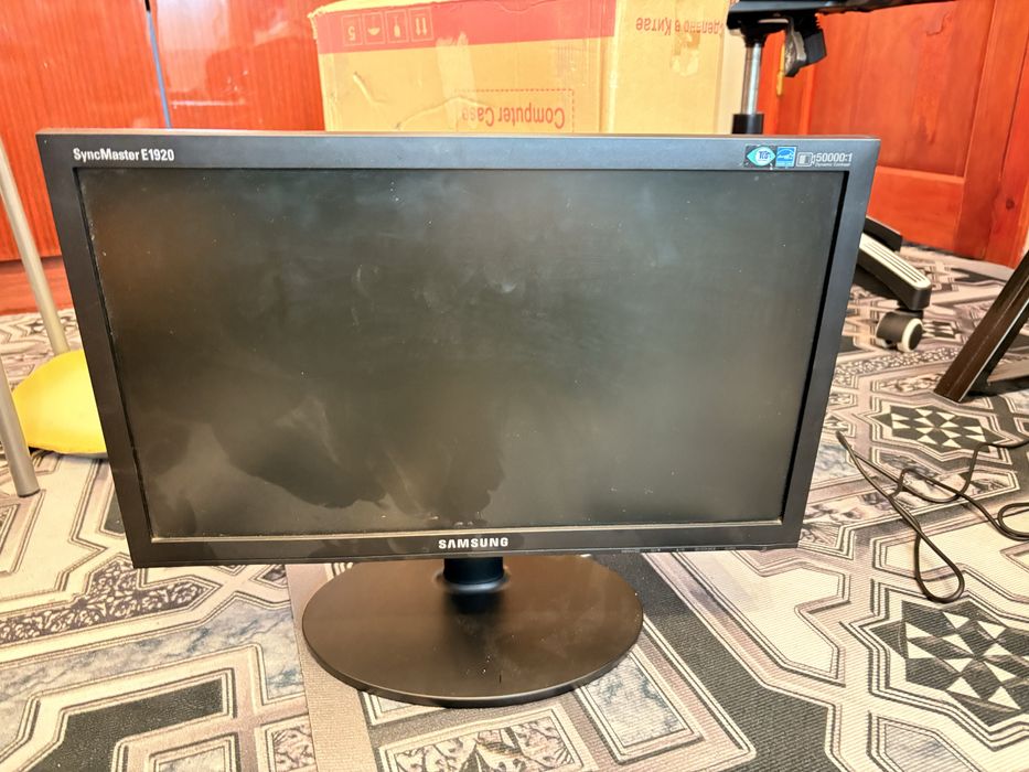Монитор Samsung SyncMaster E1920