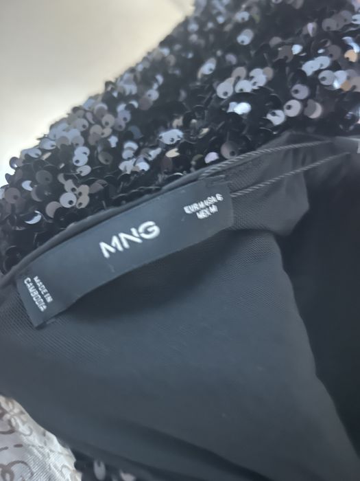 Рокля с пайети- черна