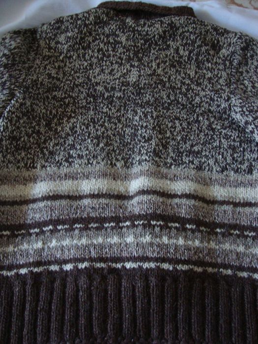 Вълнена жилетка от жива вълна, ръчно плетена