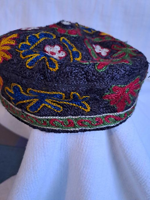 Chipiu basca sapca uzbeca brodata manual veche Pitesti • OLX.ro