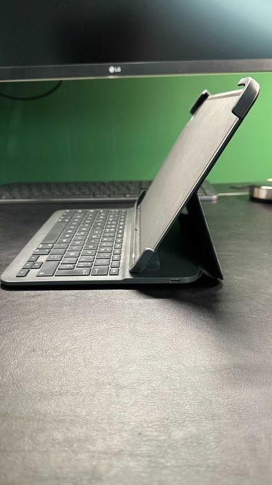 Husa cu tatatura Logitech Slim Folio Pro pentru iPad Pro 11 inch