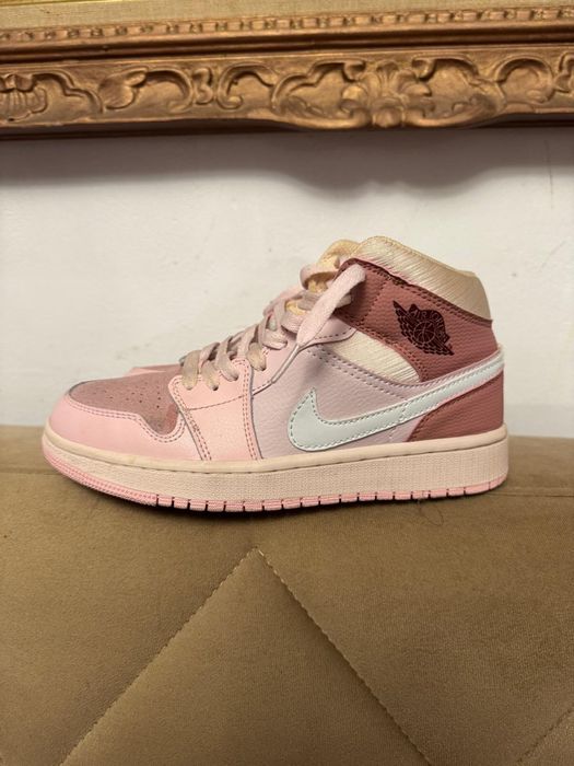 Air Jordan 1 Mid "Digital Pink"