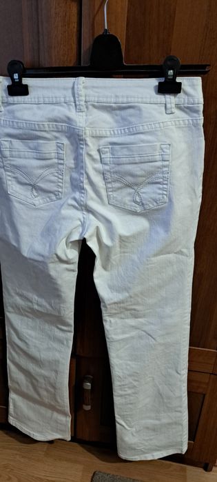 Продавам бели дънки