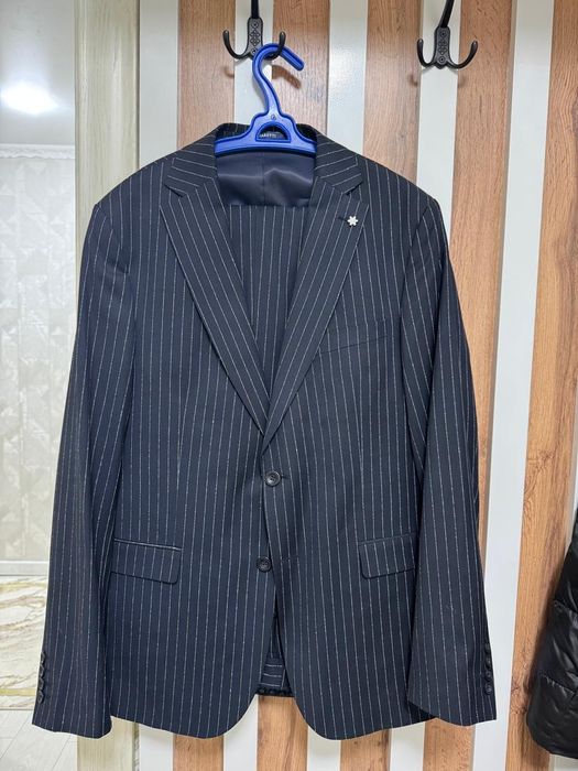 Продам мужские пиджаки.