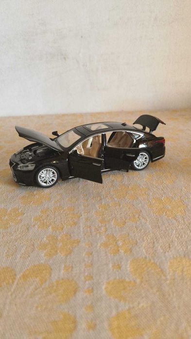 Продаю игрушечные машинки