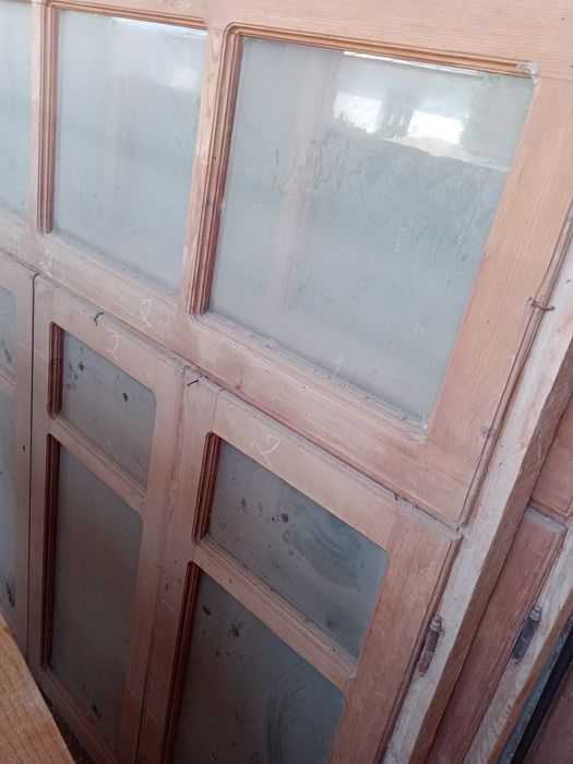 Romlar ustini bitta lak qvorsa bolada oynalari bilan turipti