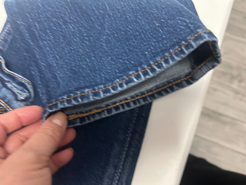 Vând Blugi Levi's bărbați W33L32
