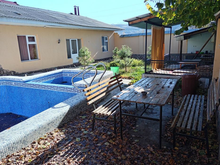 Чорвок-Ходжикентда Дача сотилади 4 сотих