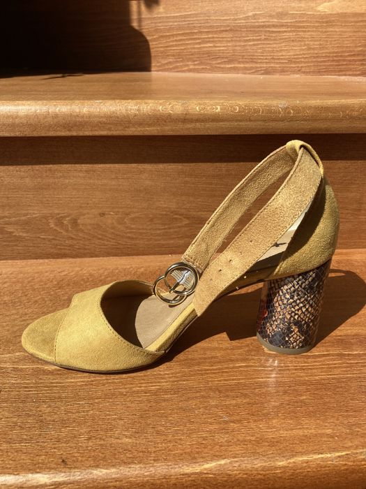 Сандали на ток Tamaris