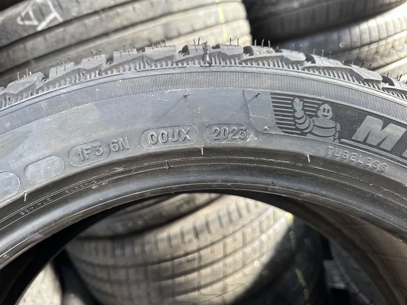 235/45/19 MICHELIN 2бр