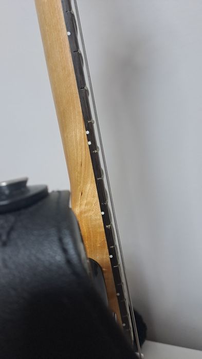 Электрогитара 6 струнка