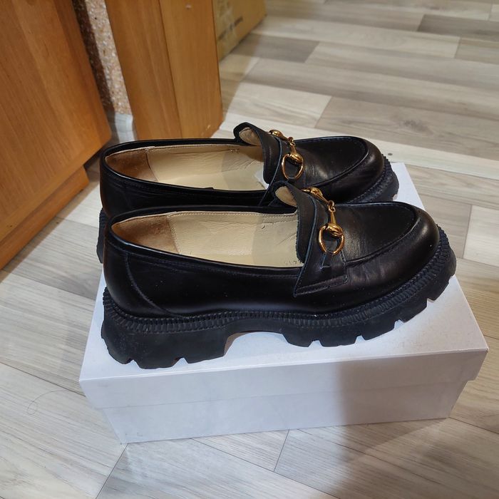 Лоферы женские черные