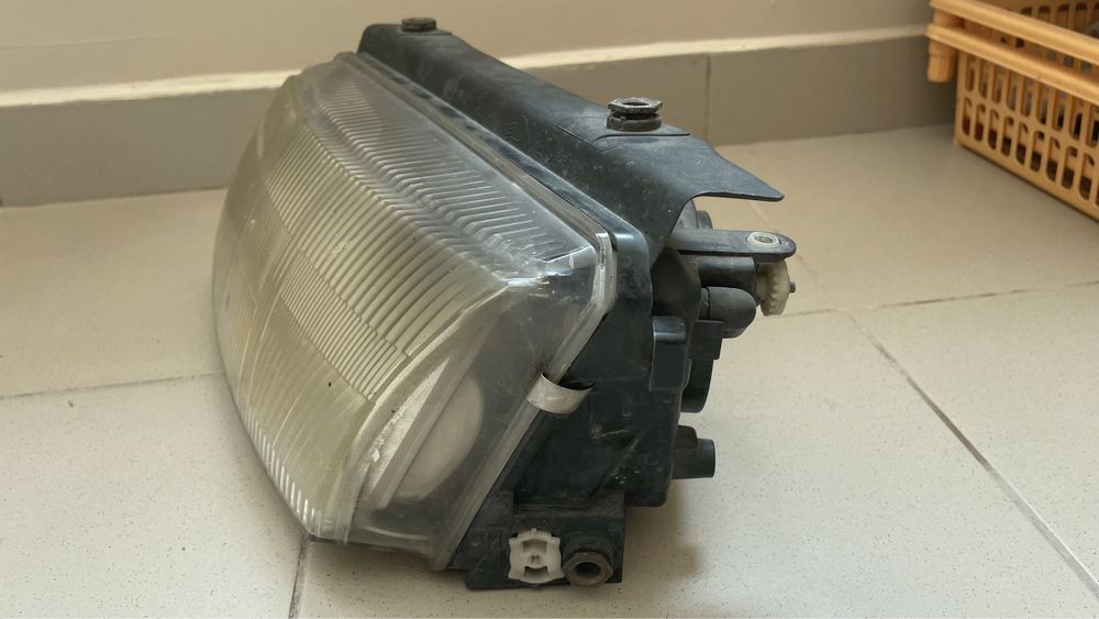 Оригинален Ляв фар Hella за Volkswagen Passat B5