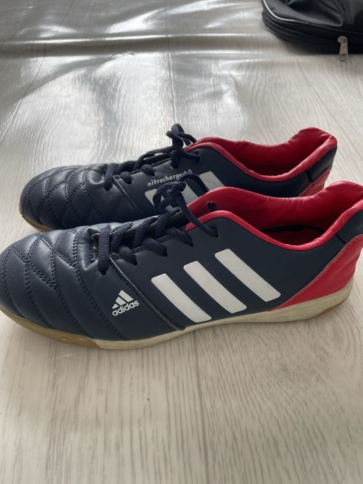 Продам футзалки и бутсы