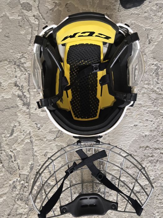 Шлем хоккейный на 4-6 лет