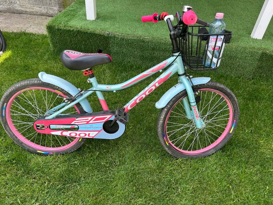 Vând bicicleta fetite 20"
