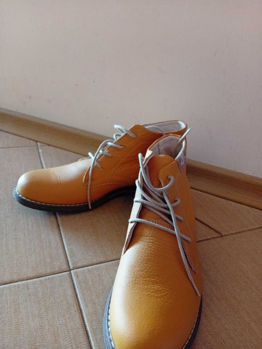 Чисто нови дамски боти