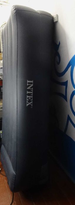 матрас Intex  со встроенным электронасосом