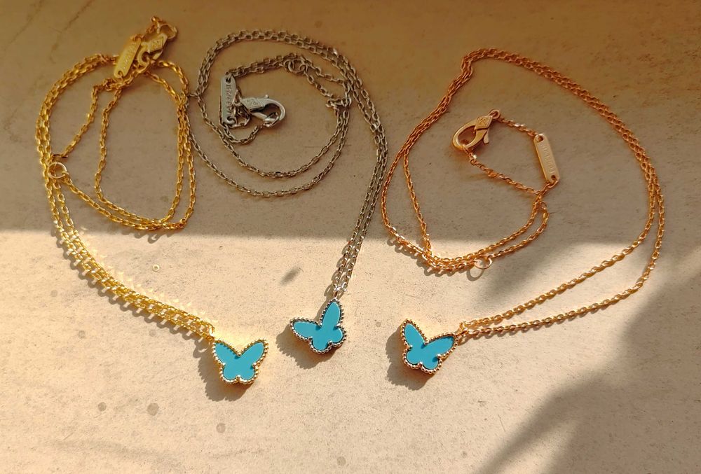 Златно дамско колие с пепрудка от син тюркоаз, Van Cleef & Arpels VCA