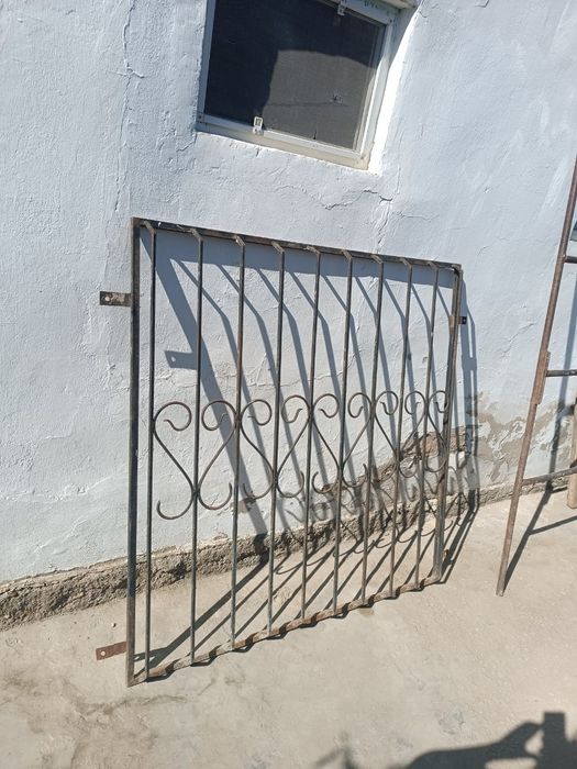 Терезеге решетка сатылады