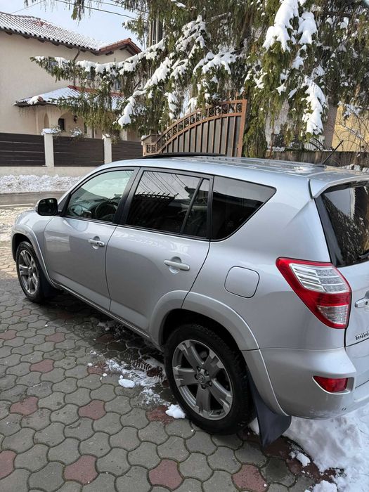 Vând Toyota Rav4 diesel 4x4