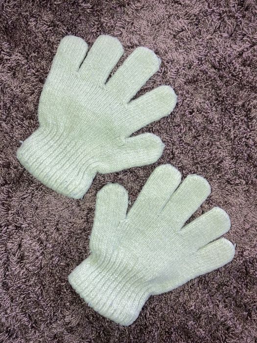 Суичер, коледна блузка, поло, чорапи, ръкавички, шапки за 3-4 год.