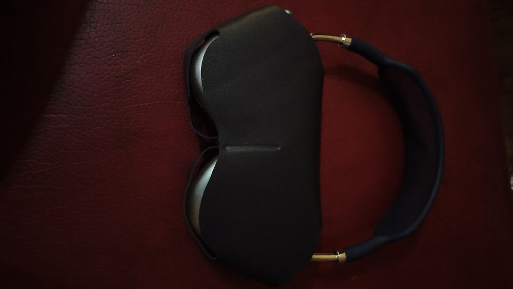 Airpods max. (Apple)