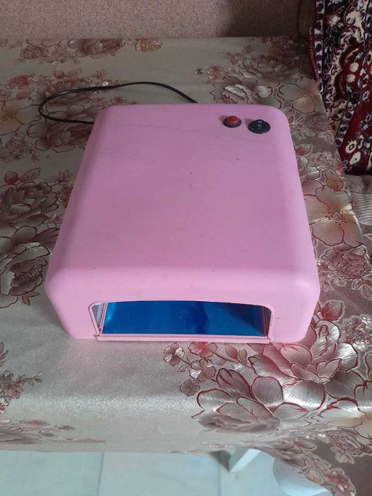 Продаётся лампа маникюрный