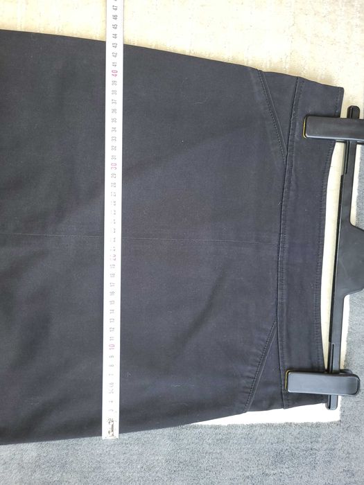 Fusta simpla, material catifelat placut la atingere, mar 38 (S/M)