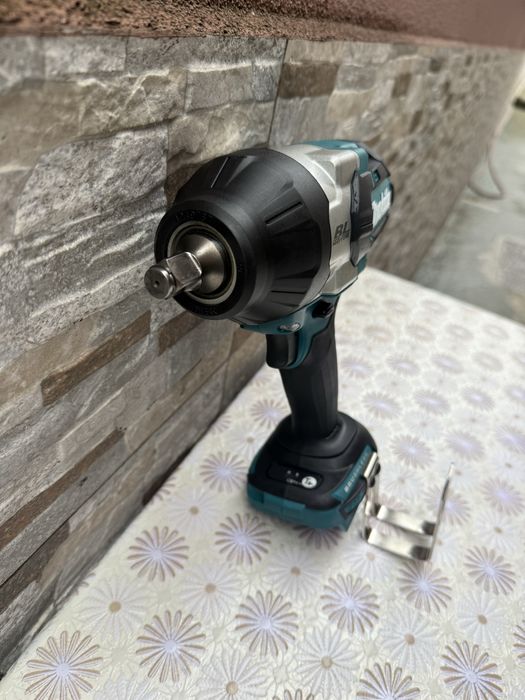 Акумулаторен гайковерт ударен MAKITA DTW1002