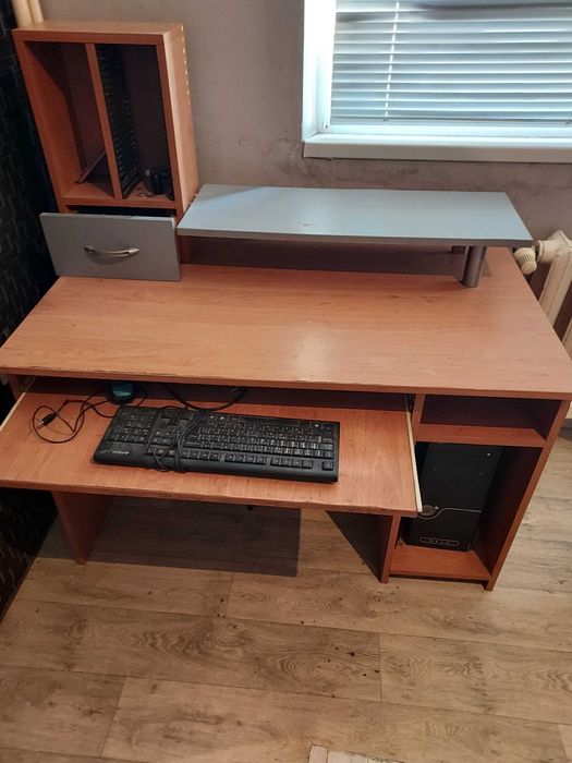 Продавам бюро -25€