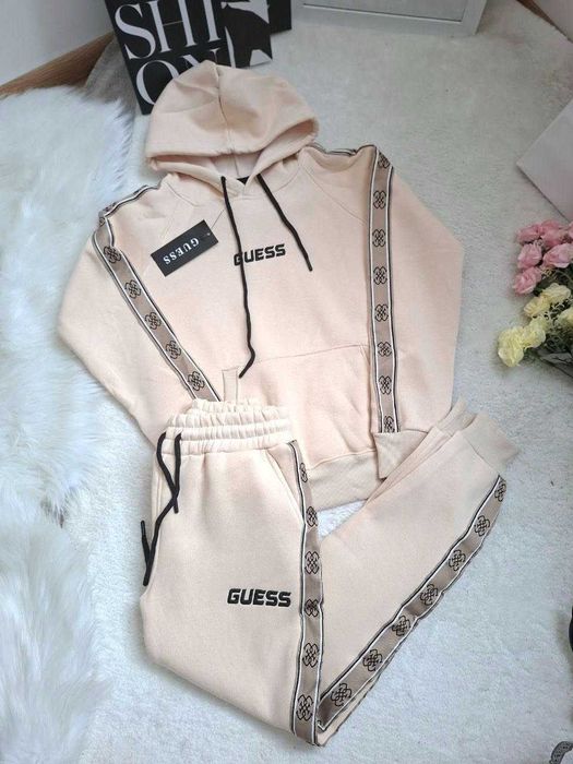 Дамски ватиран екип с бродирано лого