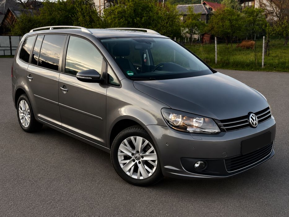 VOLKSWAGEN Touran 2011