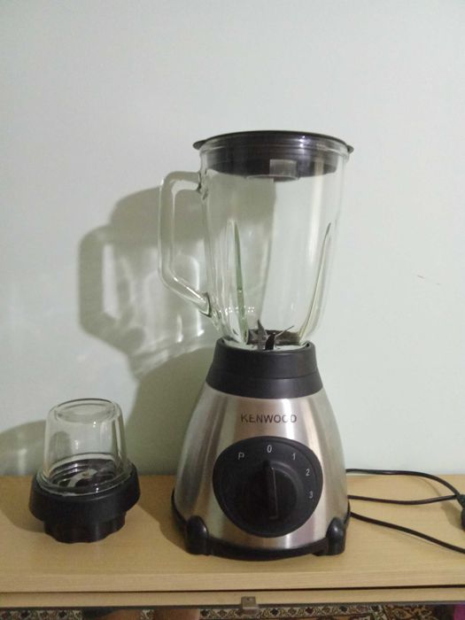 Продается блендер Kenwood 1000w.